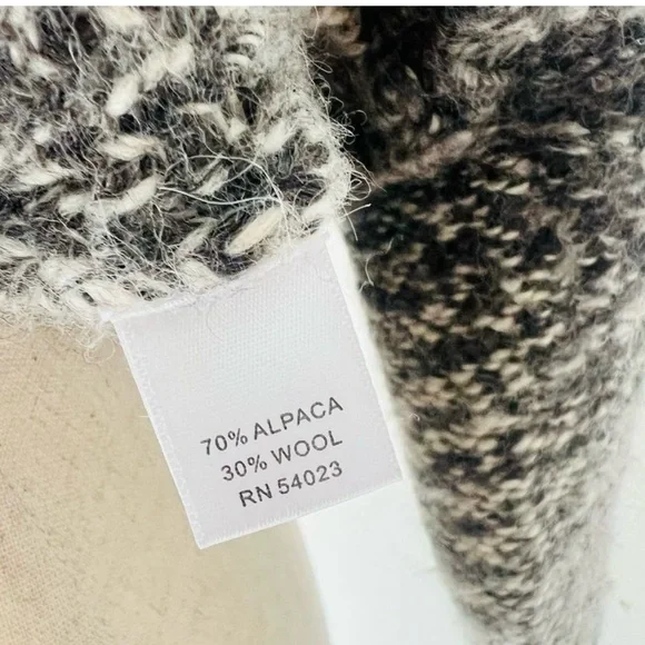 BANANA REPUBLIC Womens Alpaca Wool V Neck Knit Sweater Size Medium fits like XS - Picture 4 of 5